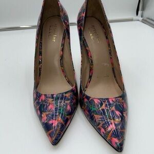 Multicolor Palm-Print Pointed Toe Pumps